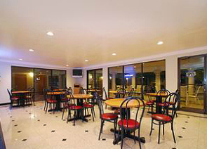 Ramada Inn Foothills Resort 05.[1]
